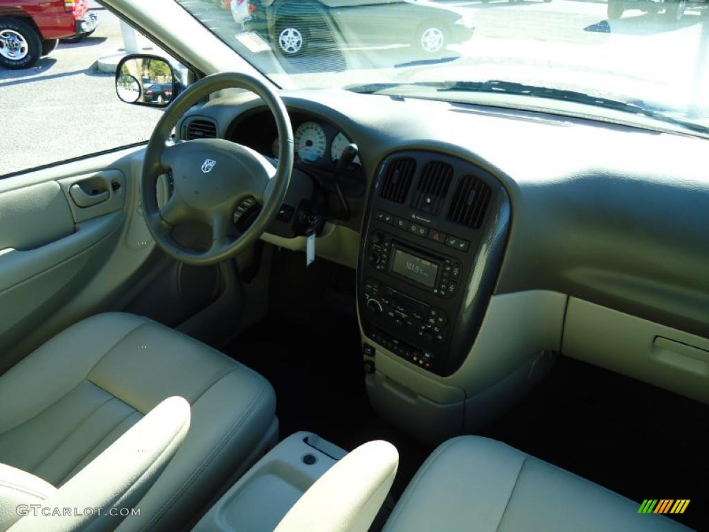 2006 Dodge Grand Caravan SXT Dark Khaki/Light Graystone Dashboard Photo #39708843
