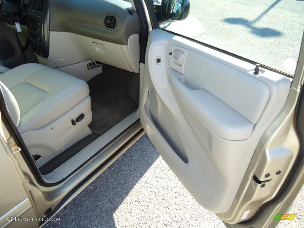 2006 Dodge Grand Caravan SXT Dark Khaki/Light Graystone Door Panel Photo #39708859