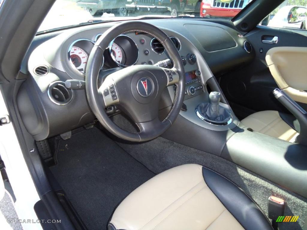 Ebony/Sand Interior 2008 Pontiac Solstice Roadster Photo #39710319