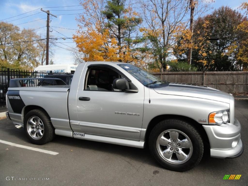 2005 Ram 1500 SLT Daytona Regular Cab 4x4 - Bright Silver Metallic / Dark Slate Gray photo #7