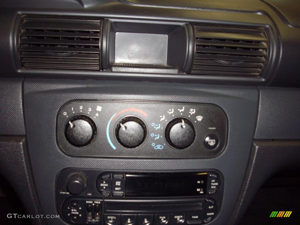 2004 Dodge Stratus SXT Sedan Controls Photo #39711967