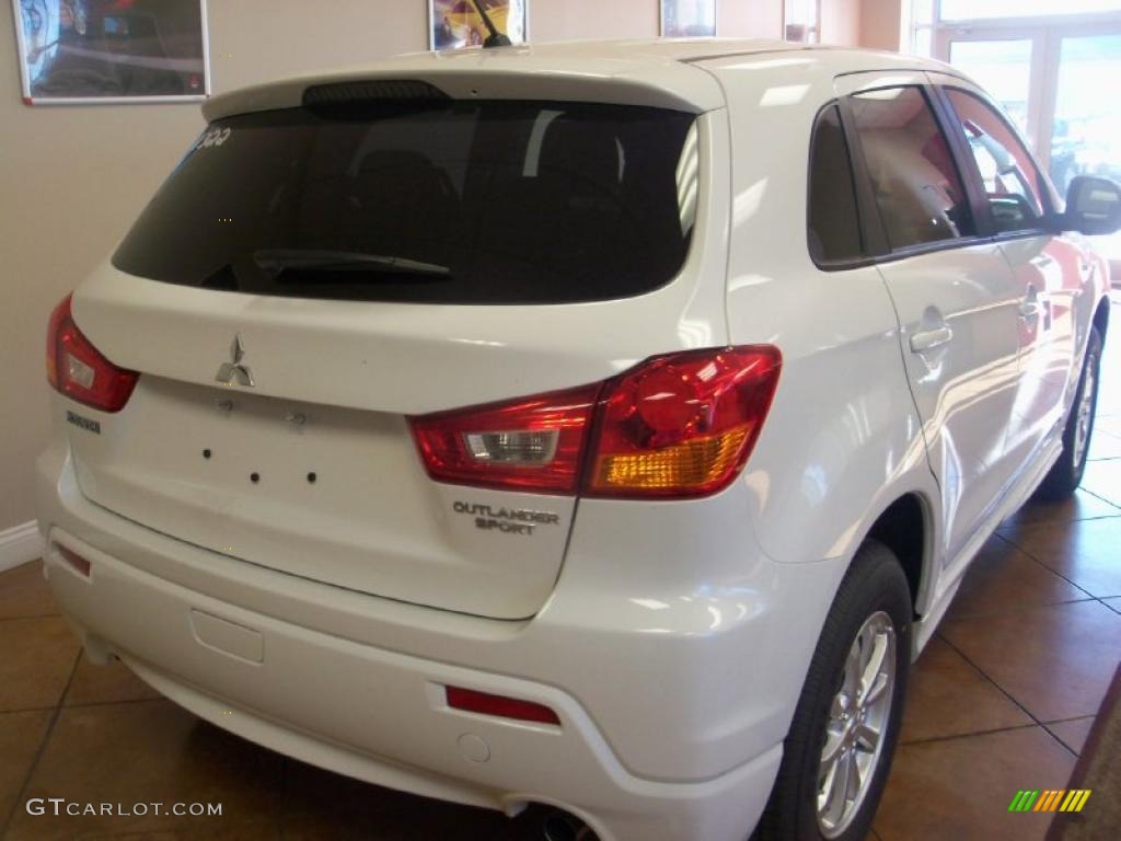 2011 Outlander Sport ES - Diamond White Pearl / Black photo #15