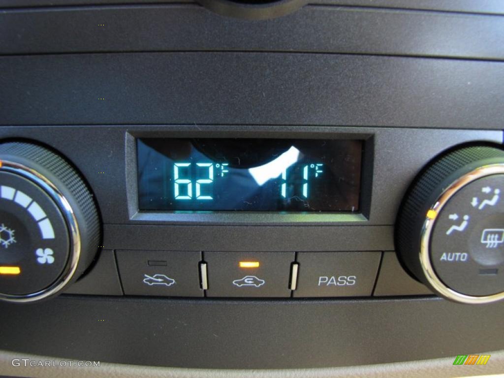 2011 Buick Lucerne CX Controls Photo #39715519