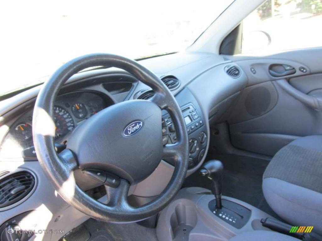 2004 Ford Focus SE Sedan Medium Graphite Dashboard Photo #39715711