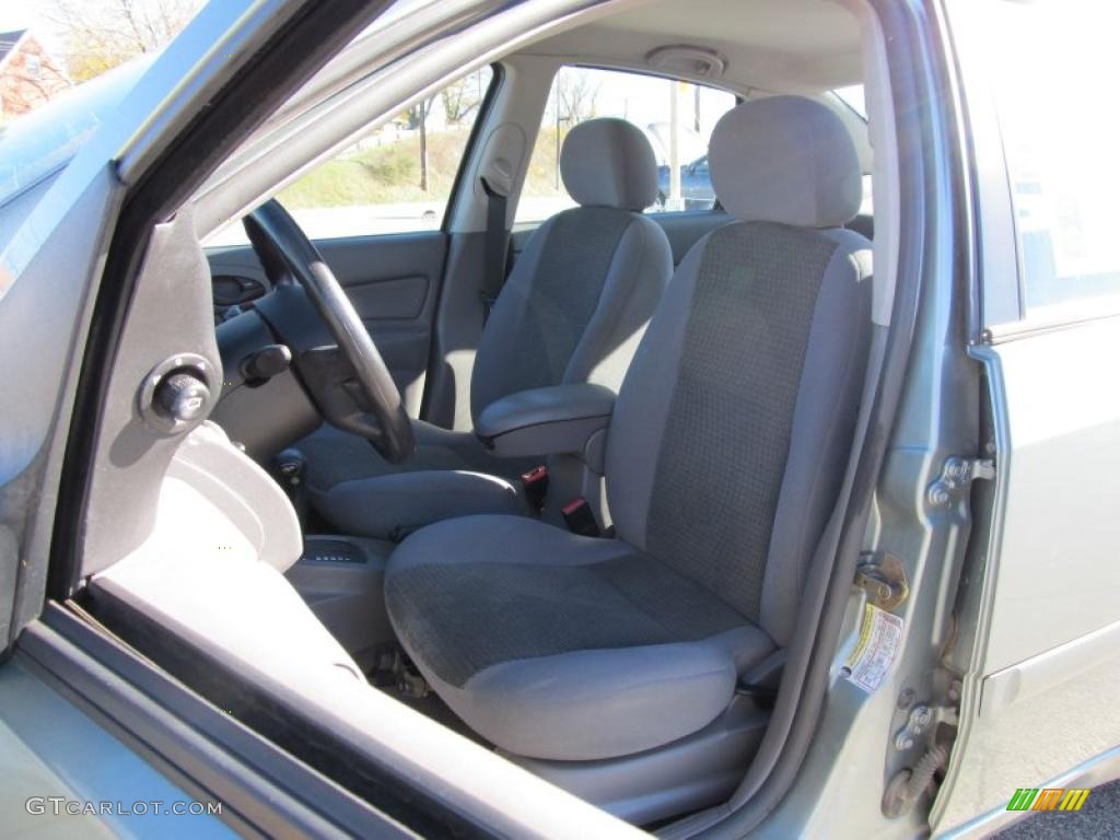 Medium Graphite Interior 2004 Ford Focus SE Sedan Photo #39715723