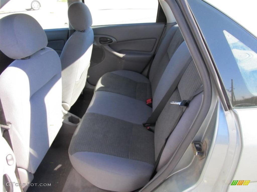 Medium Graphite Interior 2004 Ford Focus SE Sedan Photo #39715795