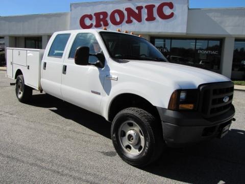 2006 Ford F350 Super Duty XLT Crew Cab 4x4 Chassis Data, Info and Specs