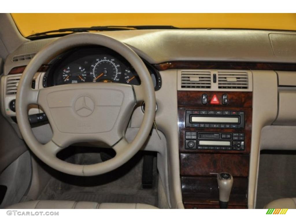 1998 Mercedes-Benz E 320 Wagon Parchment Dashboard Photo #39720183