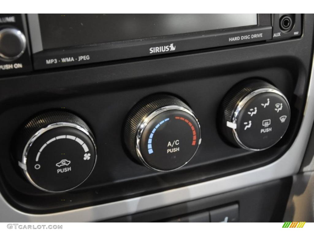 2011 Dodge Caliber Mainstreet Controls Photo #39724031