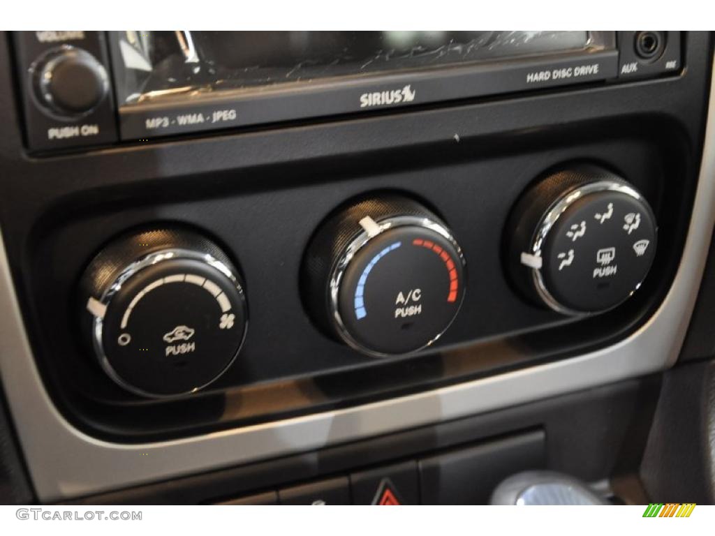 2011 Dodge Caliber Heat Controls Photo #39724323