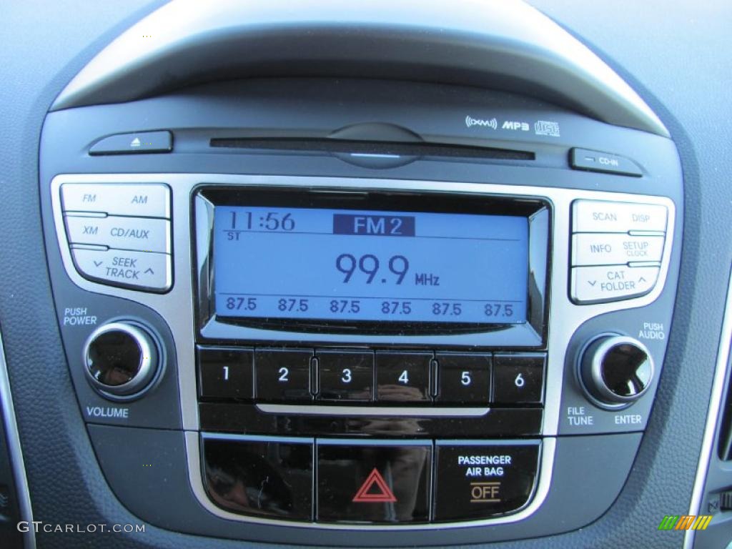 2010 Hyundai Tucson GLS Controls Photo #39725087