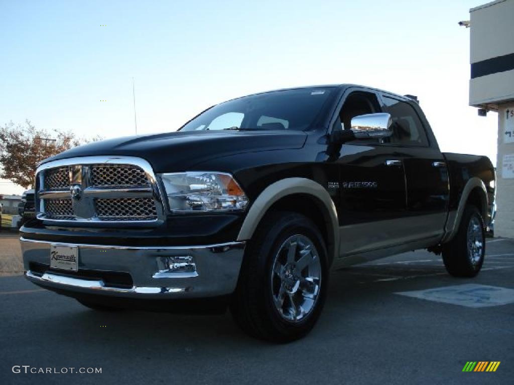 2011 Ram 1500 Laramie Crew Cab 4x4 - Brilliant Black Crystal Pearl / Light Pebble Beige/Bark Brown photo #7