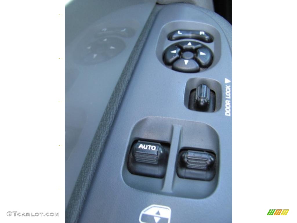 2007 Dodge Ram 2500 SLT Regular Cab 4x4 Controls Photo #39726947