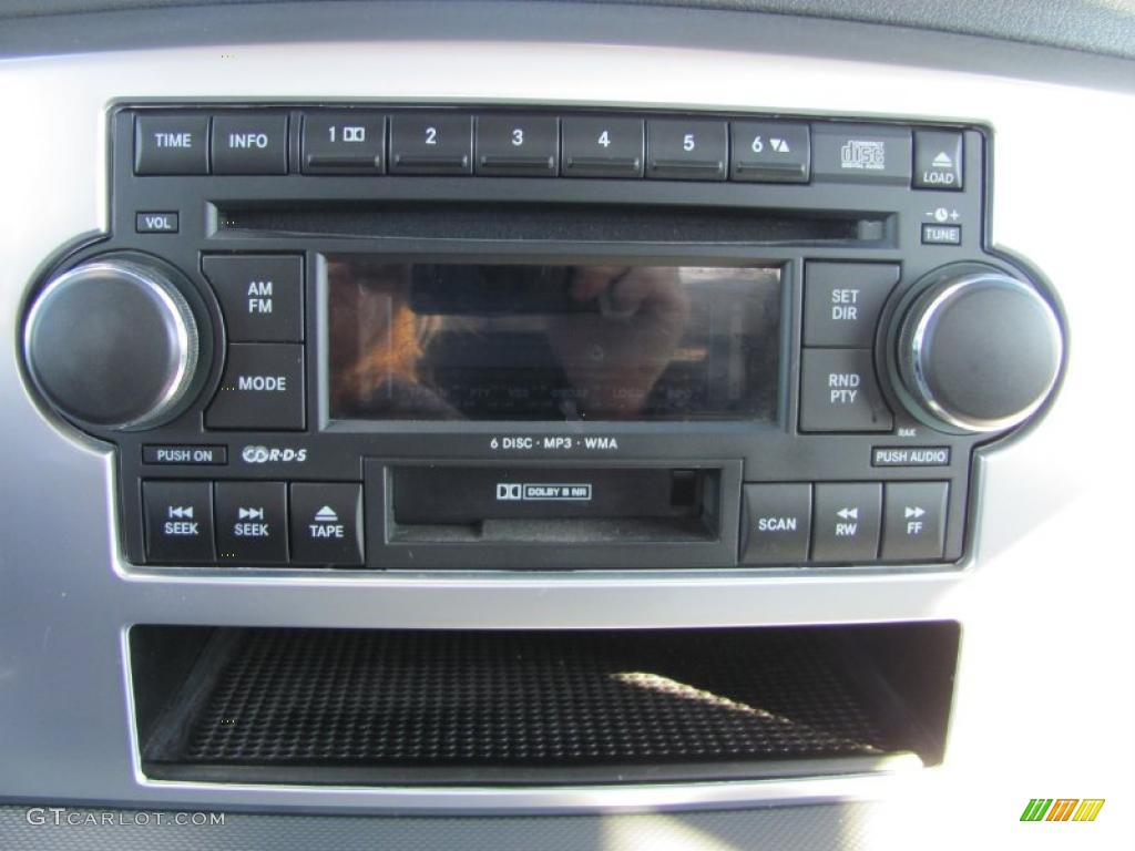 2007 Dodge Ram 2500 SLT Regular Cab 4x4 Controls Photo #39727027