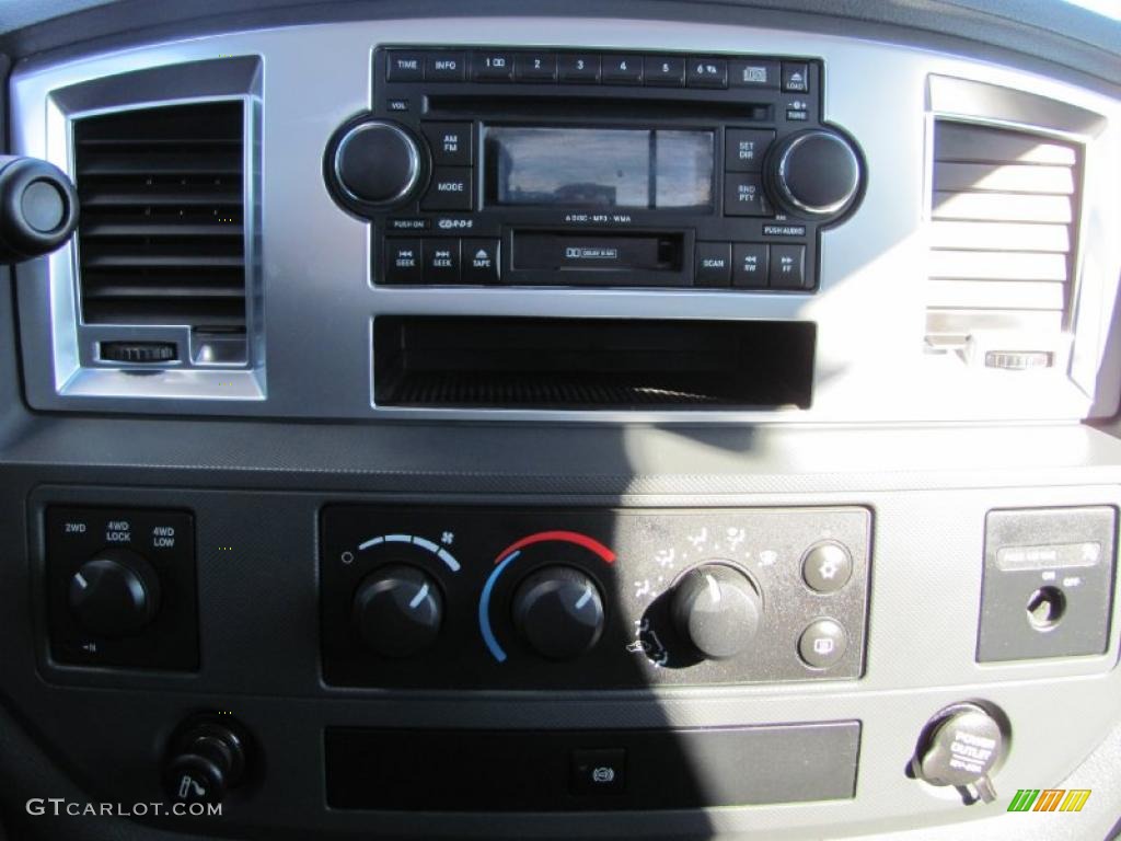 2007 Dodge Ram 2500 SLT Regular Cab 4x4 Controls Photo #39727047