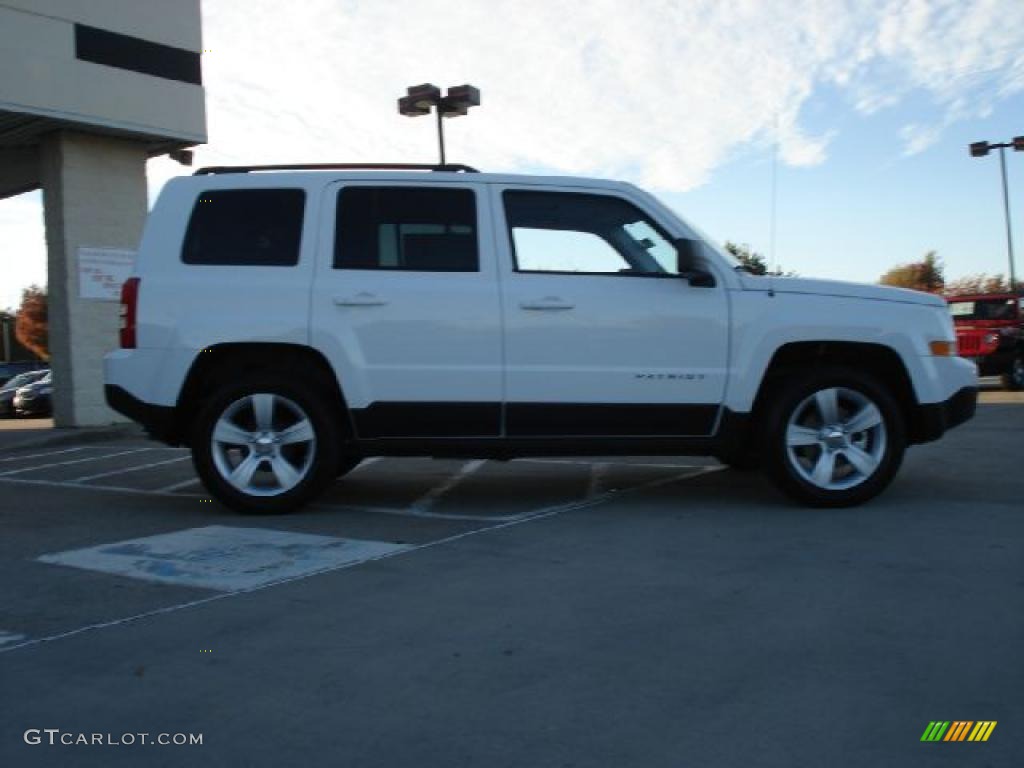 2011 Patriot Latitude - Bright White / Dark Slate Gray photo #2