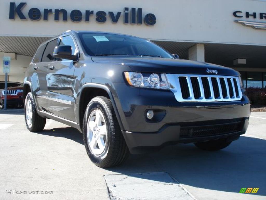 Dark Charcoal Pearl Jeep Grand Cherokee