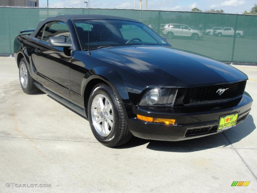 2005 Mustang V6 Deluxe Convertible - Black / Dark Charcoal photo #1