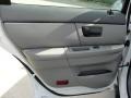 2005 Vibrant White Ford Taurus SEL  photo #43