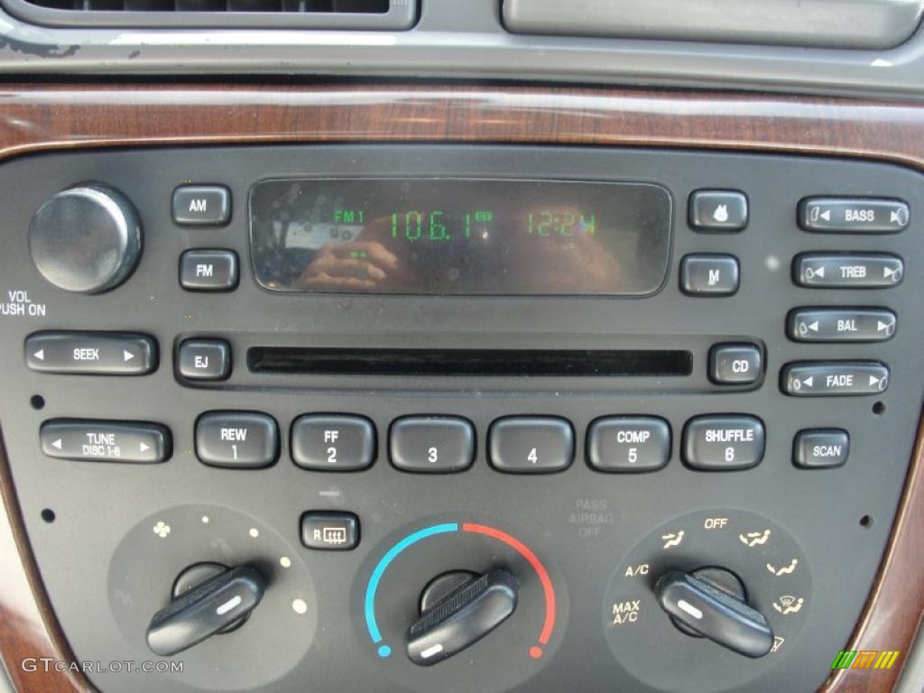2005 Ford Taurus SEL Controls Photo #39732019
