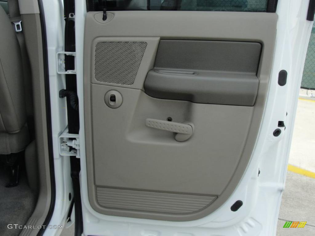 2007 Dodge Ram 3500 Lone Star Quad Cab Dually Khaki Door Panel Photo #39733541