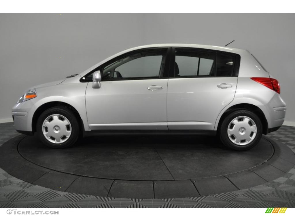 Brillant Silver 2009 Nissan Versa 1.8 S Hatchback Exterior Photo #39734005