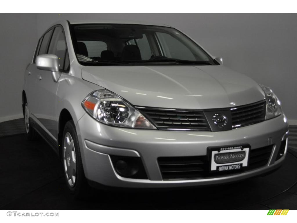 Brillant Silver 2009 Nissan Versa 1.8 S Hatchback Exterior Photo #39734077
