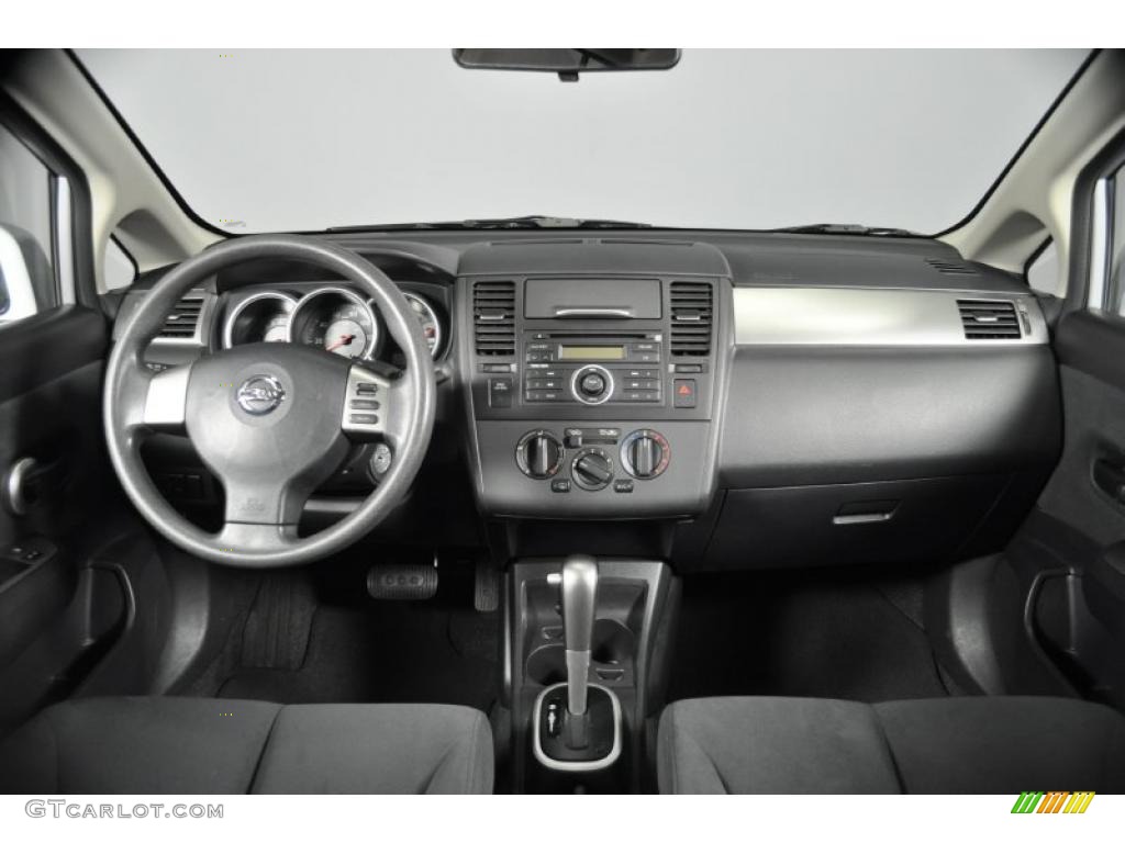 2009 Nissan Versa 1.8 S Hatchback Charcoal Dashboard Photo #39734338