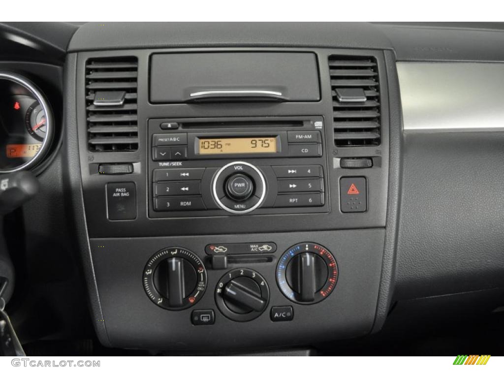 2009 Nissan Versa 1.8 S Hatchback Controls Photo #39734362