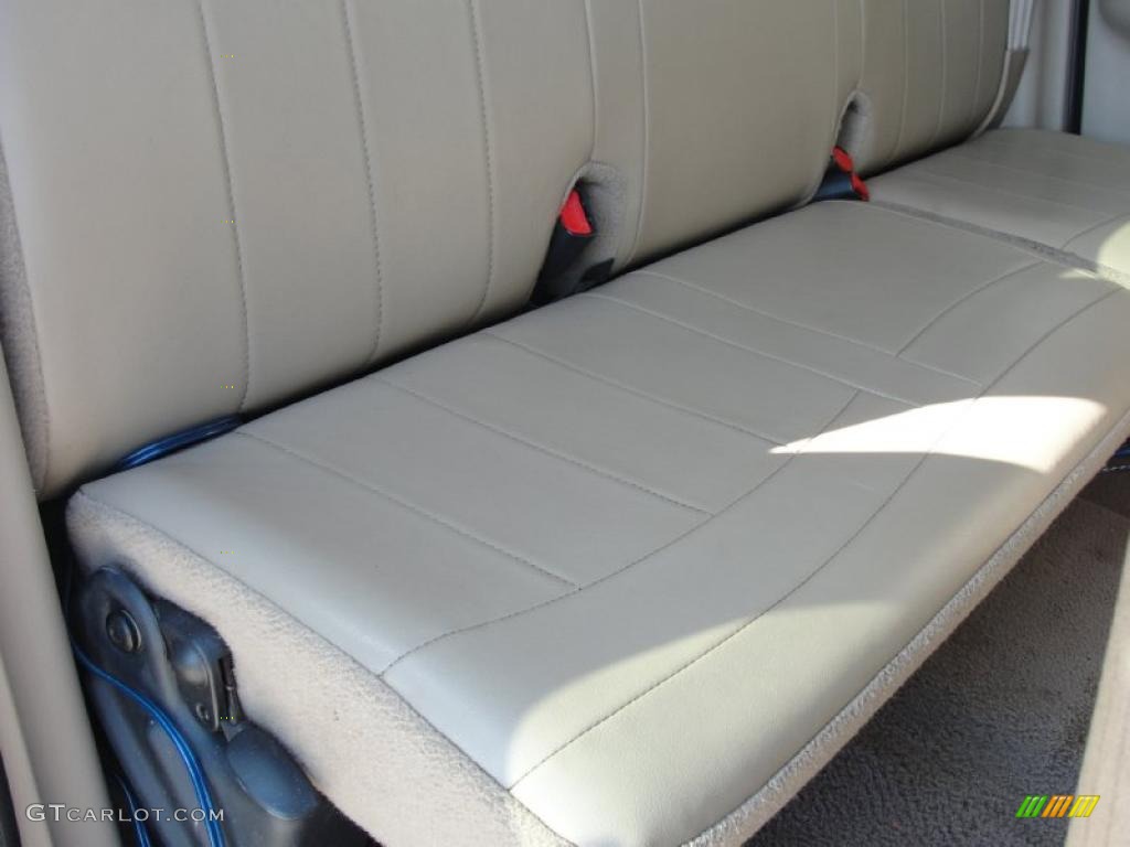 Medium Parchment Interior 2000 Ford F150 Lariat Extended Cab Photo #39735053