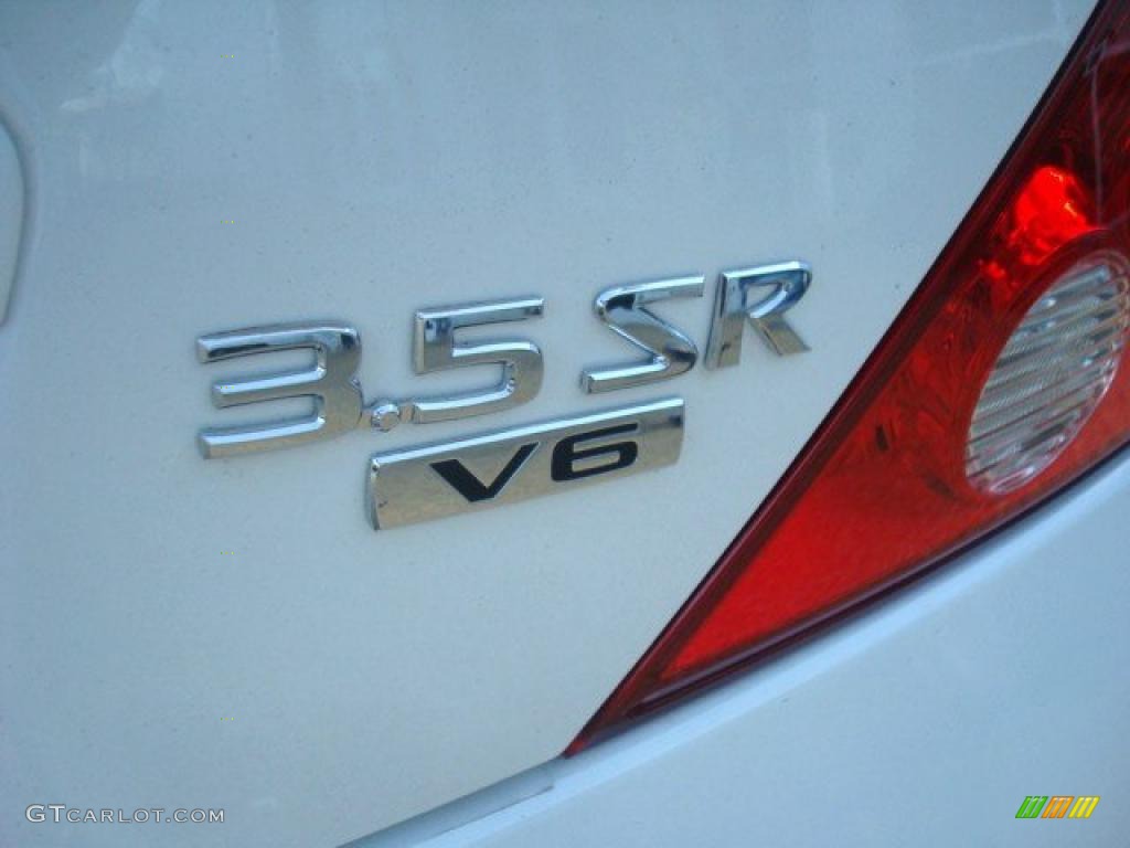 2010 Nissan Altima 3.5 SR Coupe Marks and Logos Photos