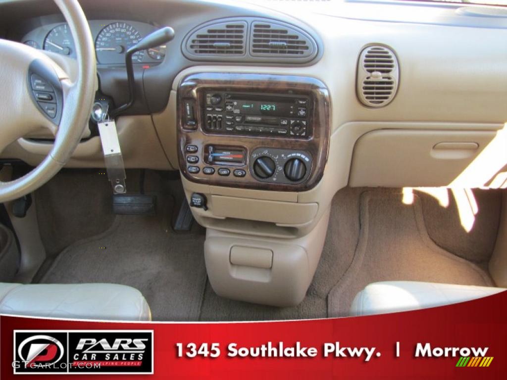 1998 Town & Country LXi - Taupe Metallic / Camel photo #10