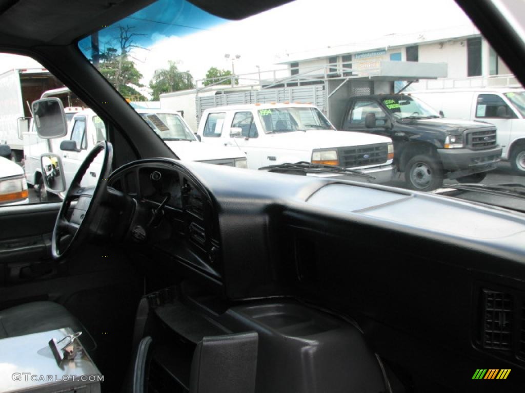 1994 Econoline E250 Cargo Van - White / Black photo #10