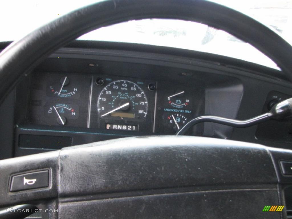 1994 Econoline E250 Cargo Van - White / Black photo #15