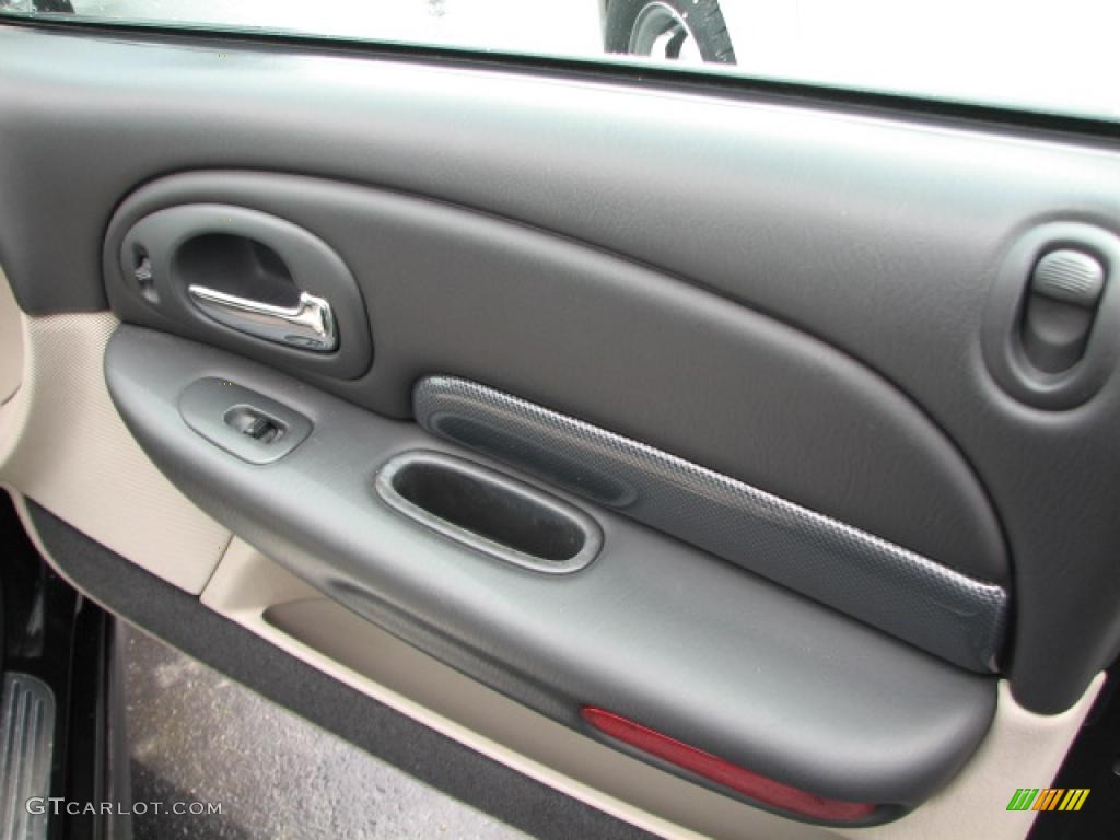 2004 Chrysler 300 M Special Edition Light Taupe/Dark Slate Gray Door Panel Photo #39743082