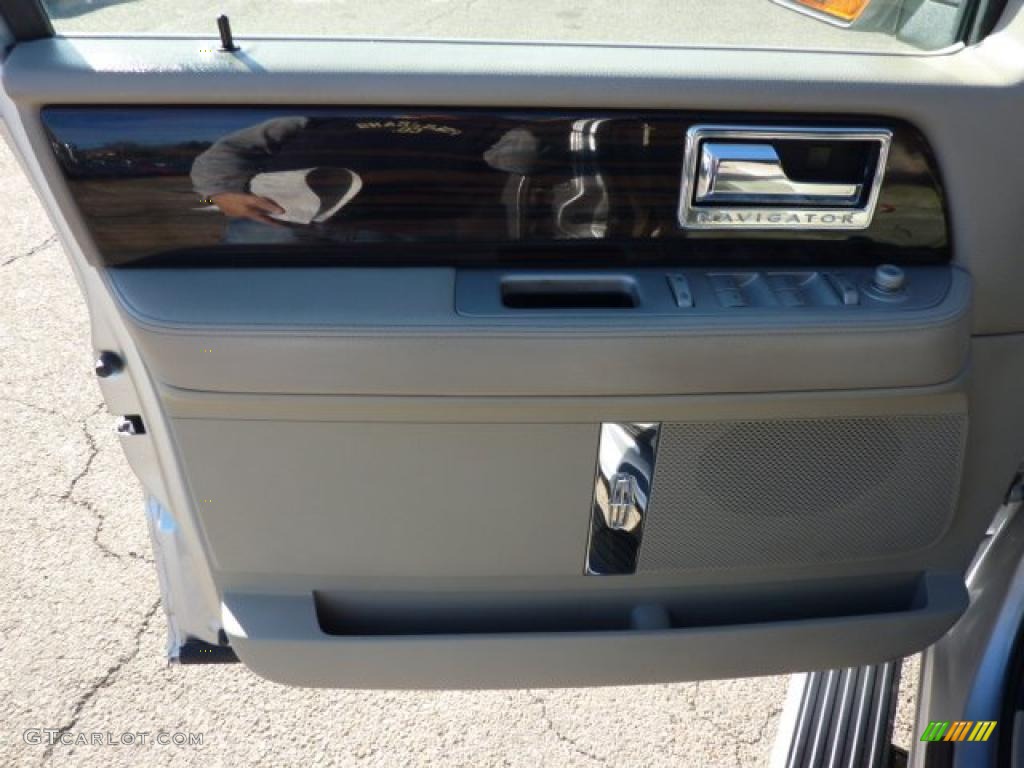 2010 Lincoln Navigator 4x4 Stone Door Panel Photo #39743186