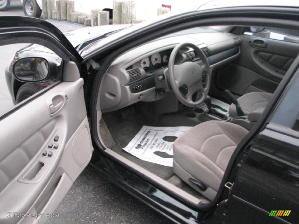 Sandstone Interior 2002 Dodge Stratus SE Sedan Photo #39743566