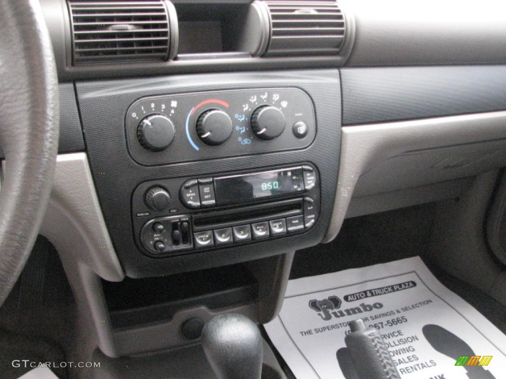 2002 Dodge Stratus SE Sedan Controls Photo #39743598