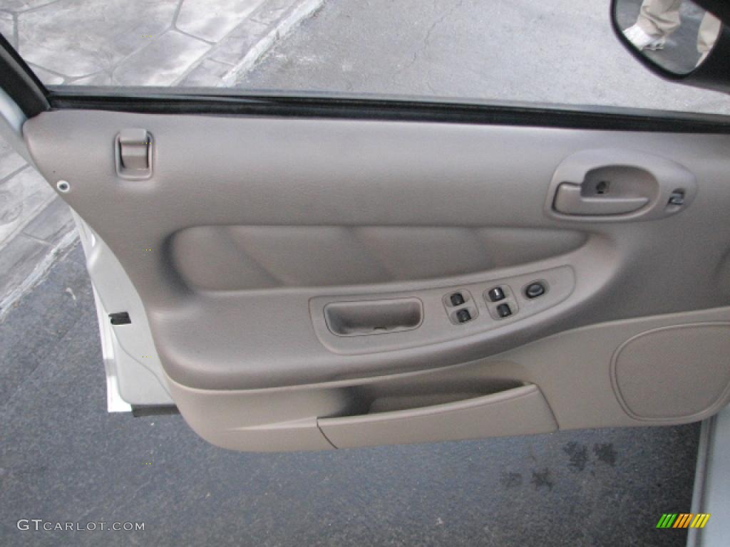 2002 Stratus SE Sedan - Bright Silver Metallic / Dark Slate Gray photo #7