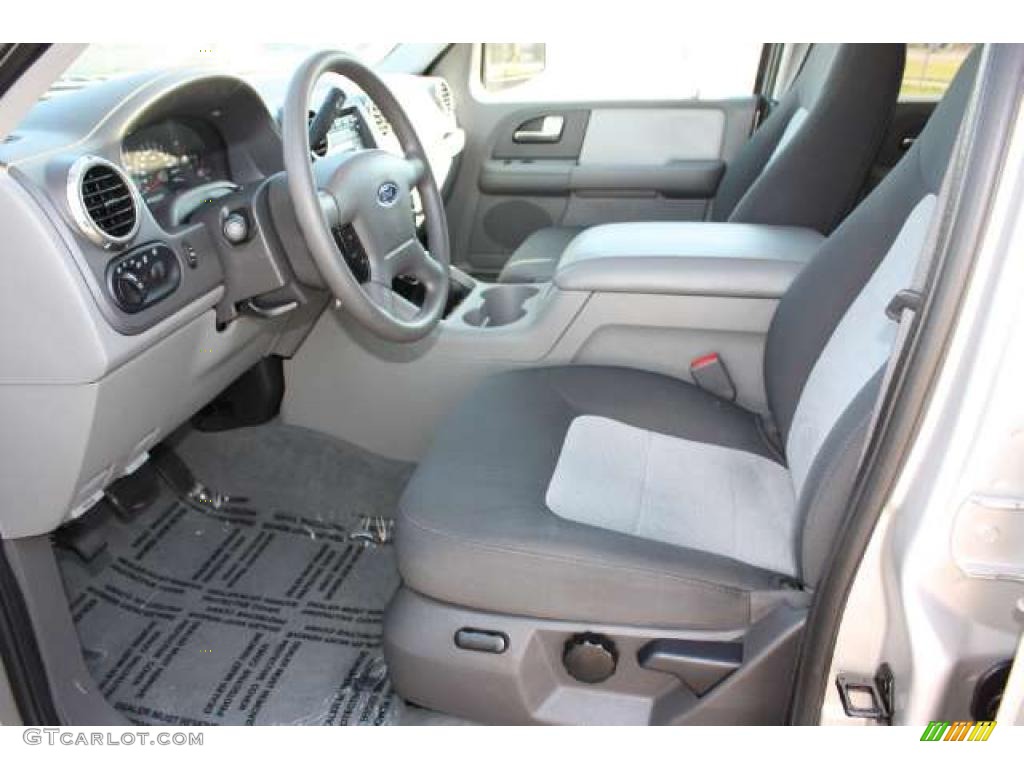 Medium Flint Gray Interior 2004 Ford Expedition XLT 4x4 Photo #39745026