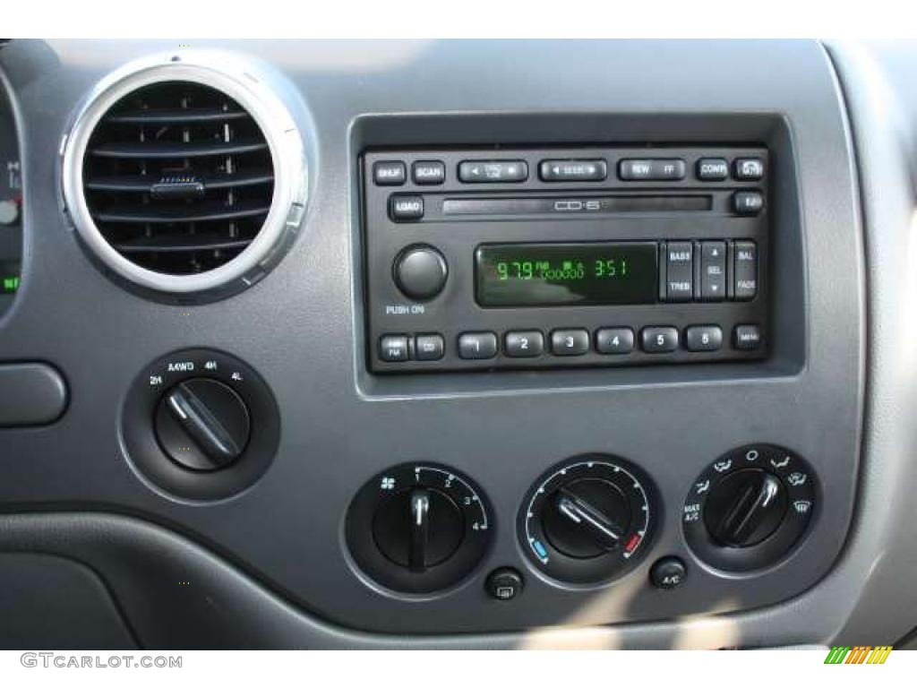 2004 Ford Expedition XLT 4x4 Controls Photo #39745074