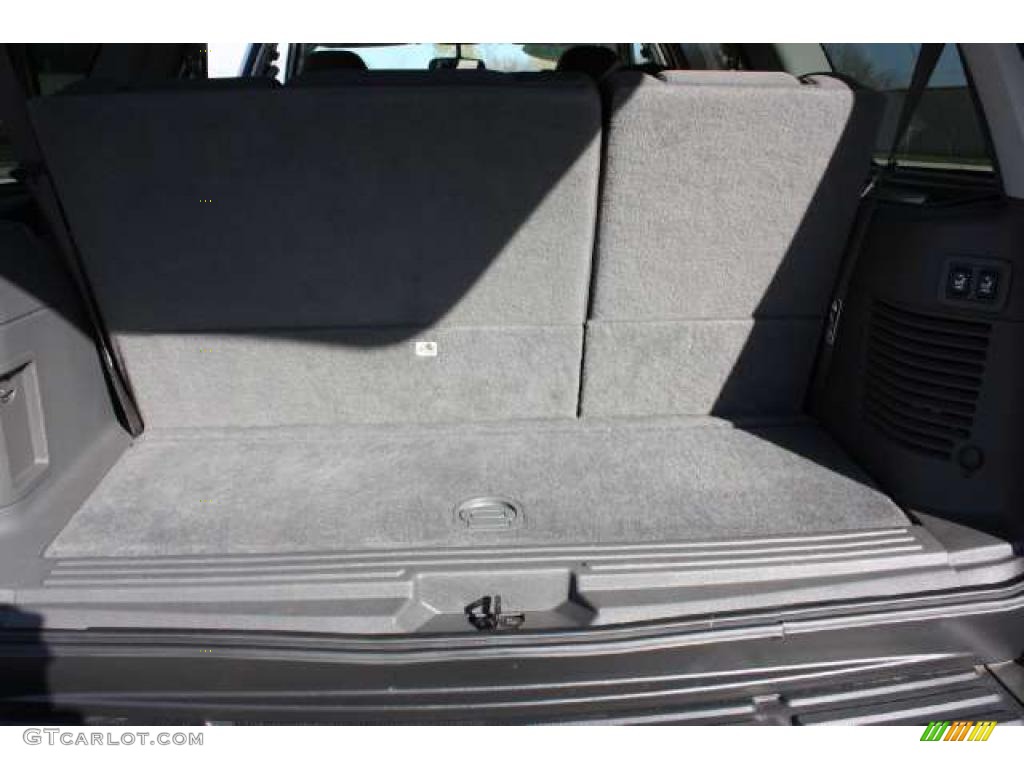 2004 Ford Expedition XLT 4x4 Trunk Photo #39745166