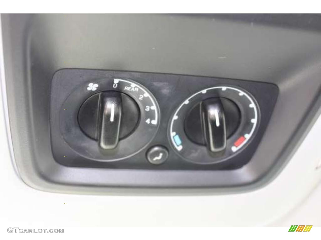 2004 Ford Expedition XLT 4x4 Controls Photo #39745234