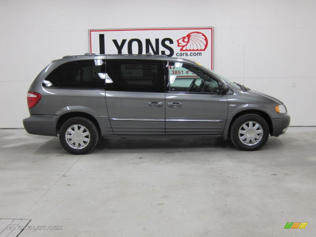 2004 Town & Country Touring - Graphite Gray Pearl / Medium Slate Gray photo #16