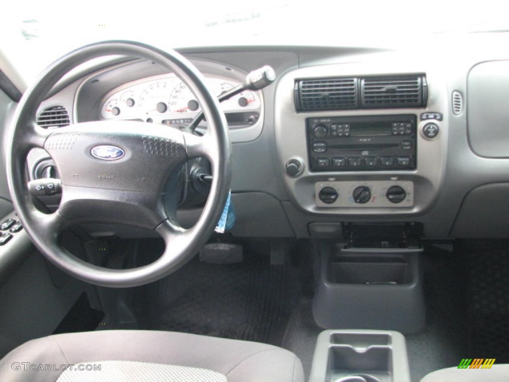 2004 Ford Explorer Sport Trac XLS Medium Dark Flint Dashboard Photo #39748342