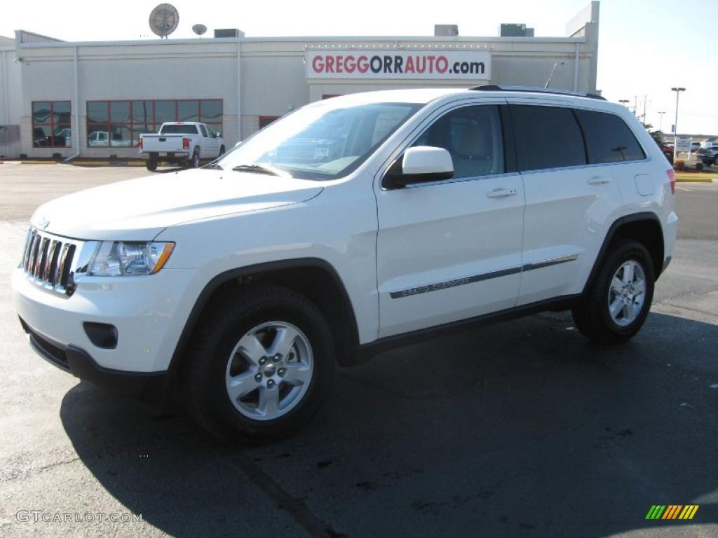 Stone White Jeep Grand Cherokee