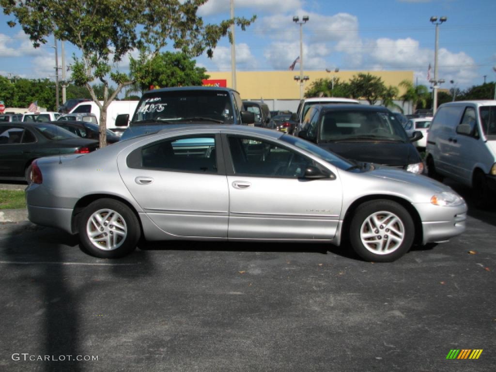 Bright Silver Metallic 2000 Dodge Intrepid Standard Intrepid Model Exterior Photo #39750136