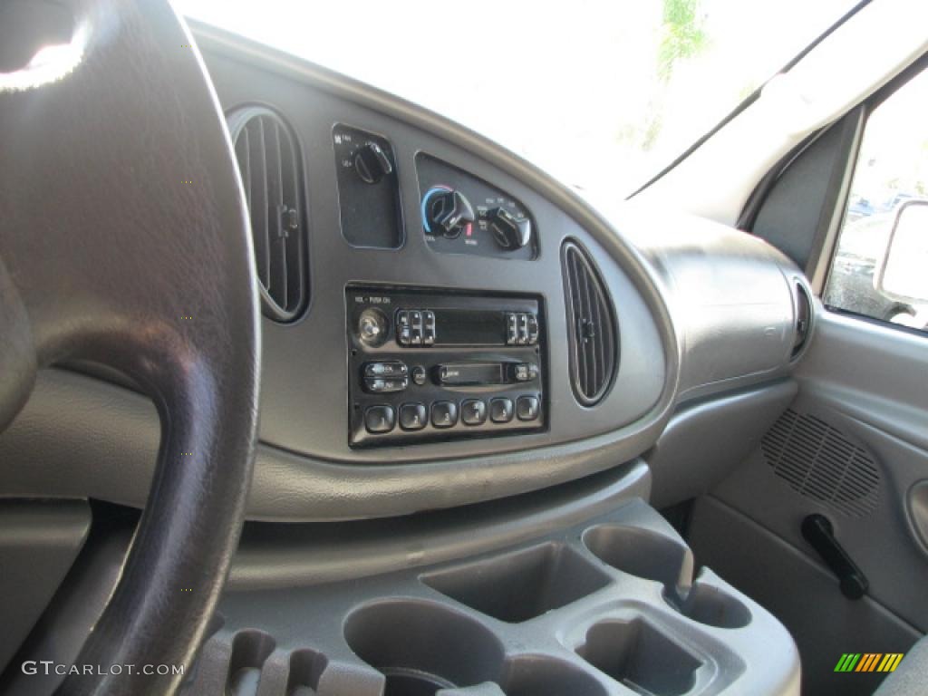 2004 Ford E Series Van E250 Commercial Utility Controls Photos