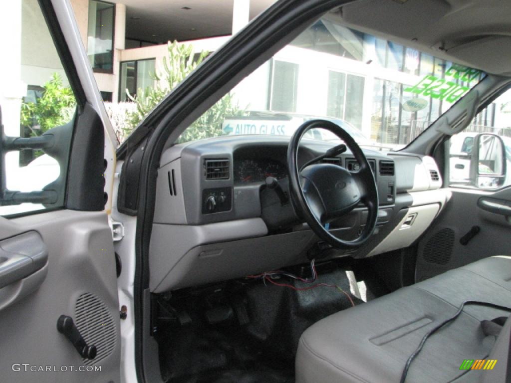 Medium Graphite Interior 1999 Ford F450 Super Duty XL Regular Cab Chassis Bucket Truck Photo #39751386