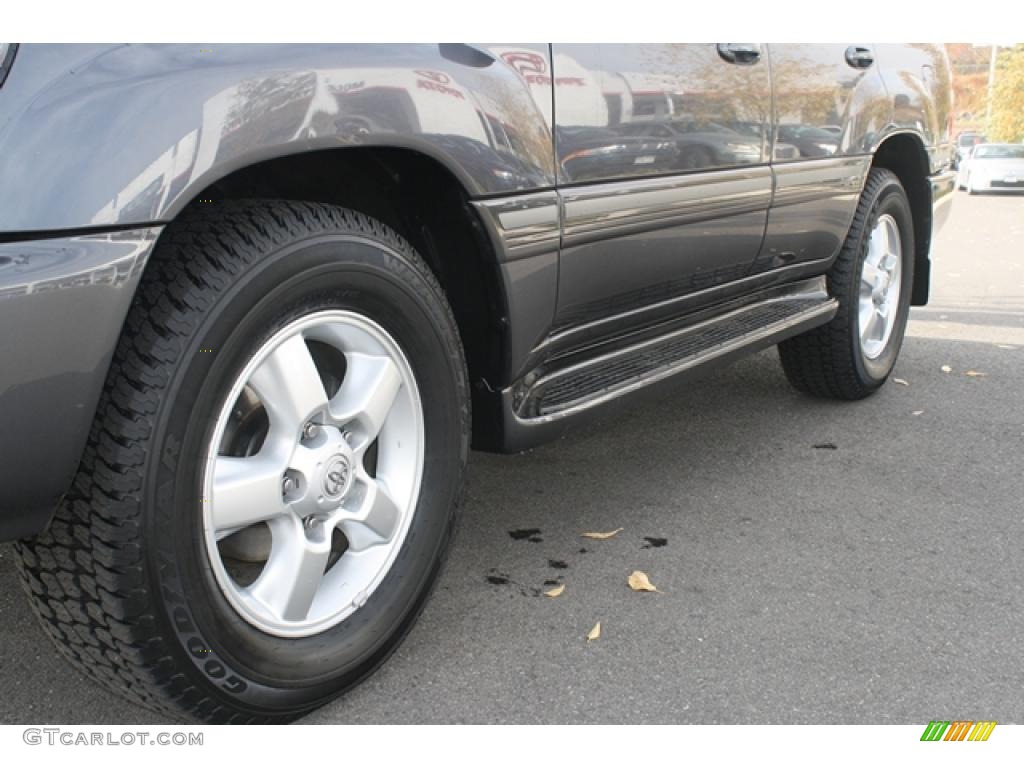 2005 Land Cruiser  - Galactic Gray Mica / Stone photo #35